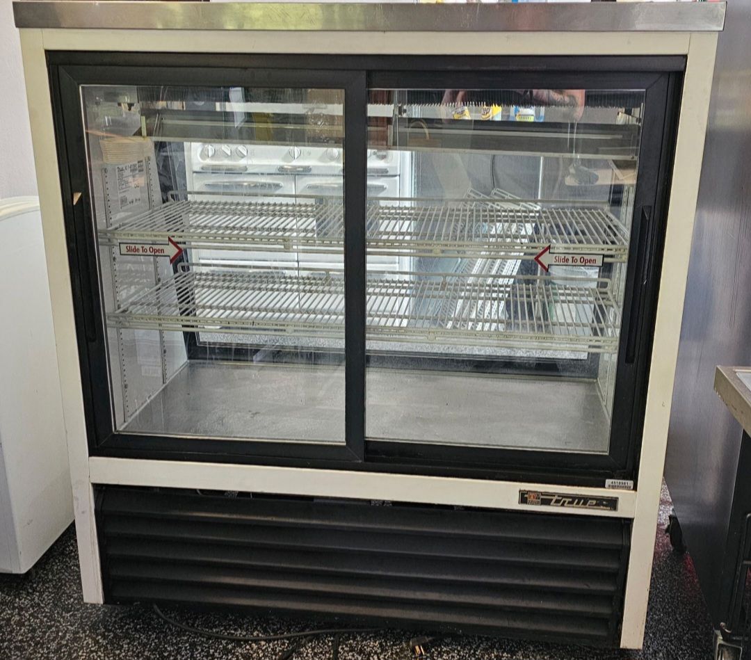True TSID-48-2 Commercial Refrigerated Display Merchandiser – Sliding Glass Doors
