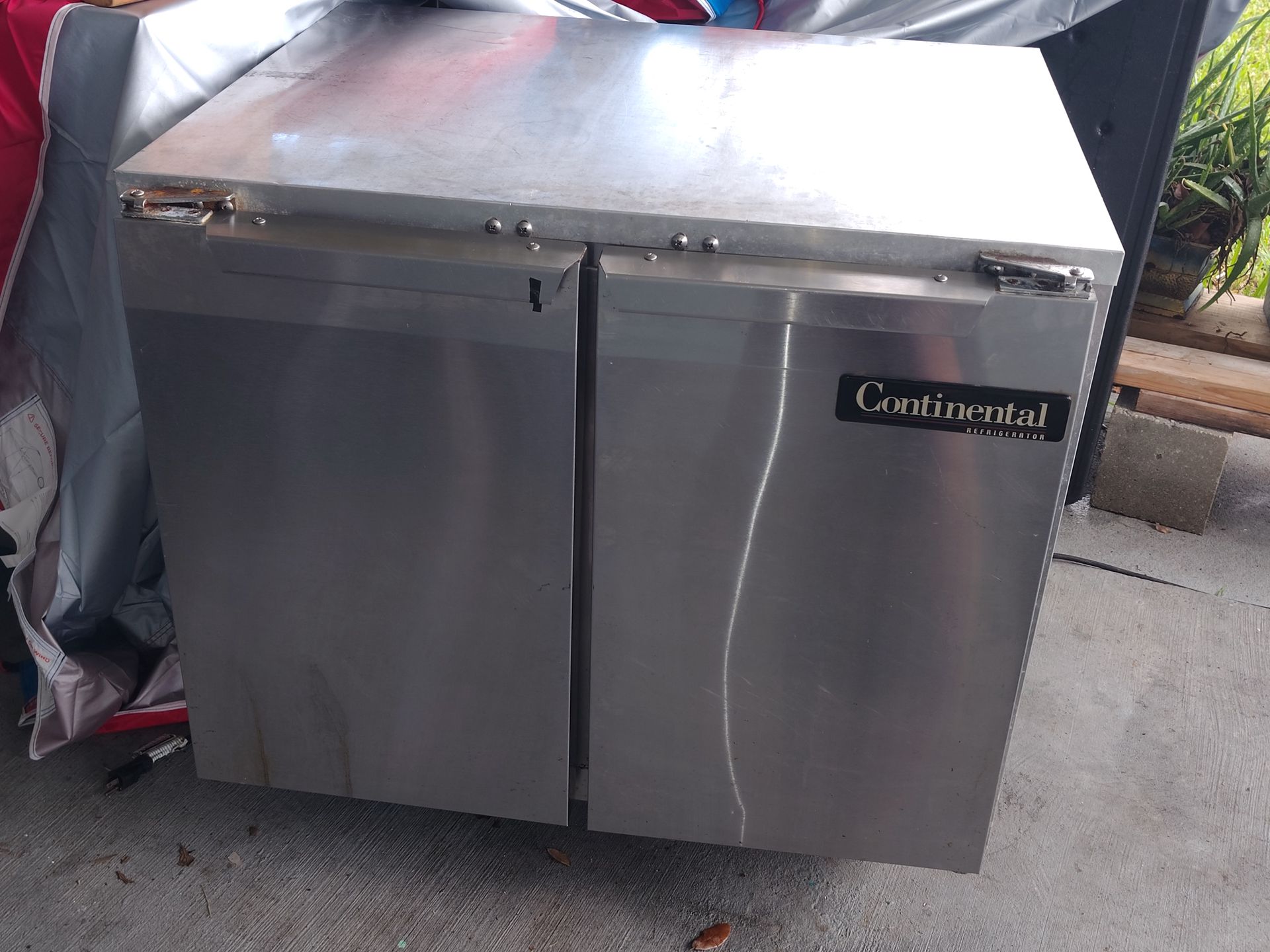 Continental Refrigerator Undercounter Refrigerator Unit — Model UC36