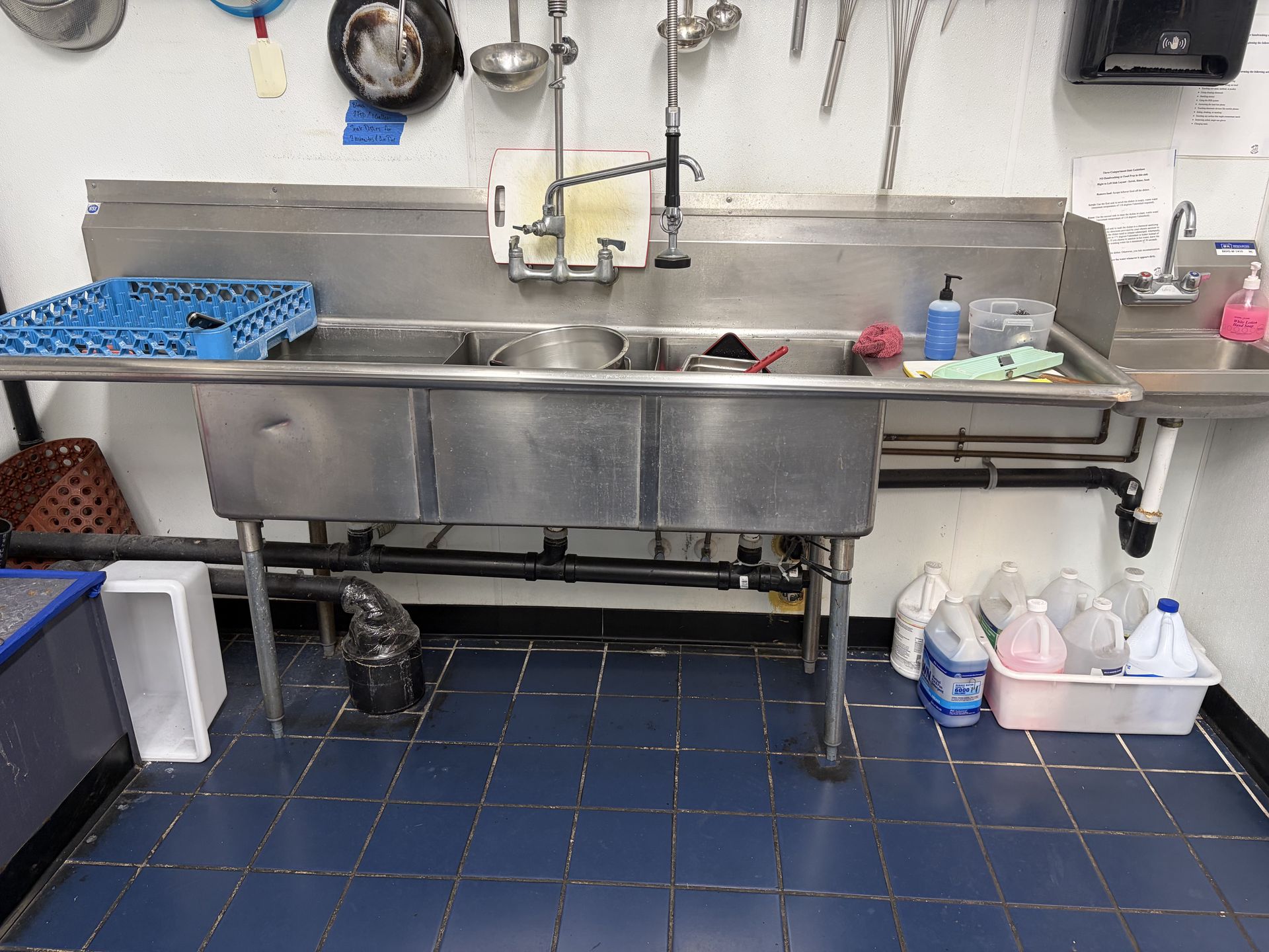 Double drain Board 3-Compartment sink with Sprayer attachment