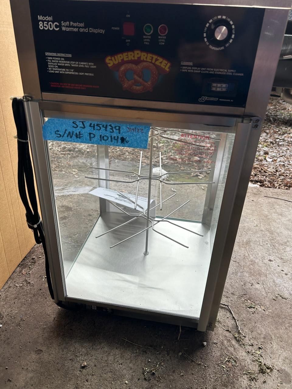 Super pretzel warmer and display model 850c