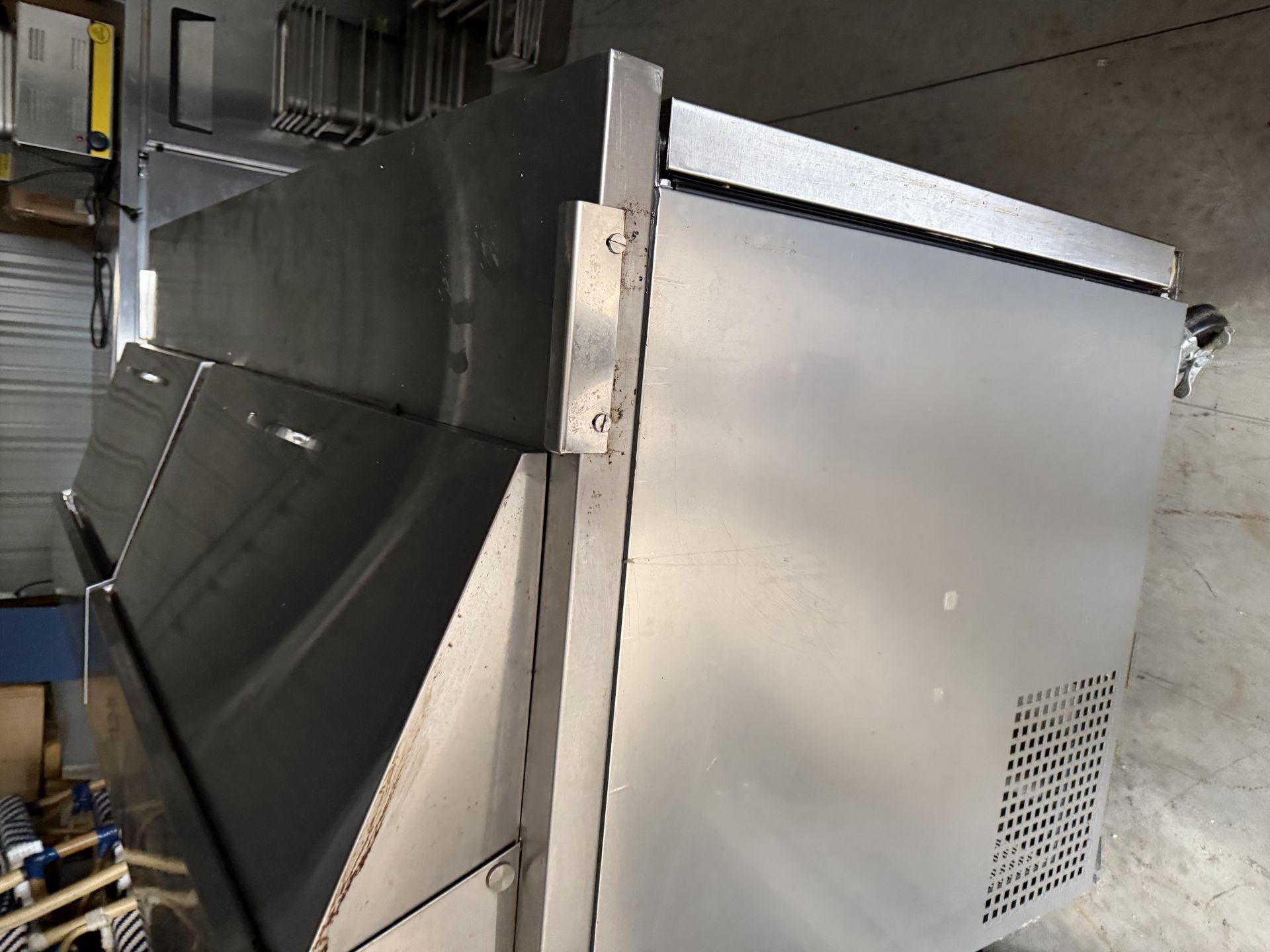 72 inch sandwich prep mega top