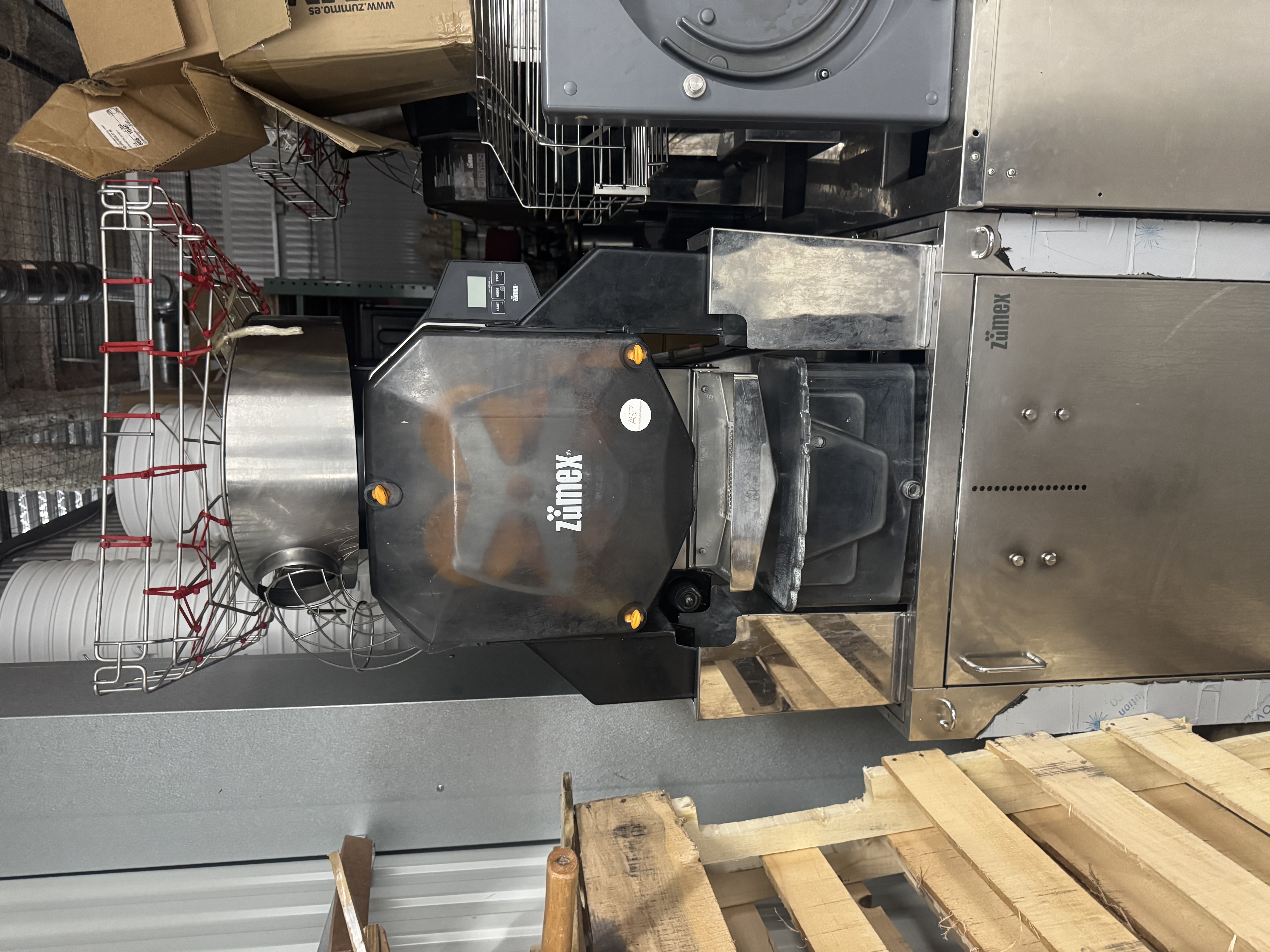 Zumex 08841 Masticating Automatic Feed Citrus Juicer - 1 1/2 gal Tank, Safety Detectors, 360W, 115v